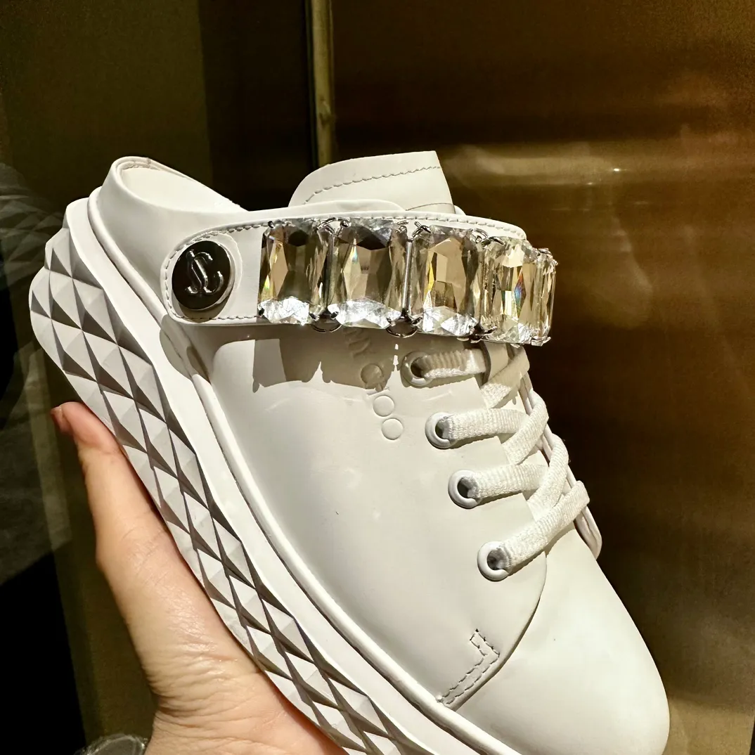 👟👟Ex-factory price 720👟👟 New JIMMY CHOO, exclusive sale, factory price, original large-soled casual white shoes, designed with the latest technology, strong three-dimensional effect👍Multiple technologies are integrated together, subverting fashion, super stylish! The rhinestones look great together. Purely hand-stitched diamonds, one-to-one comparison with the original version. Versatile and trendy, both salty and sweet! 2 ways to wear it! Size: 35-40